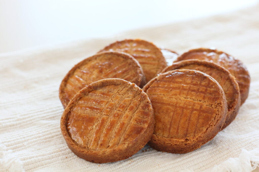 サブレ｜フランスで有名なお菓子の種類と特徴とは｜カヌレやマカロンが似合う華やかな空間づくりのポイント