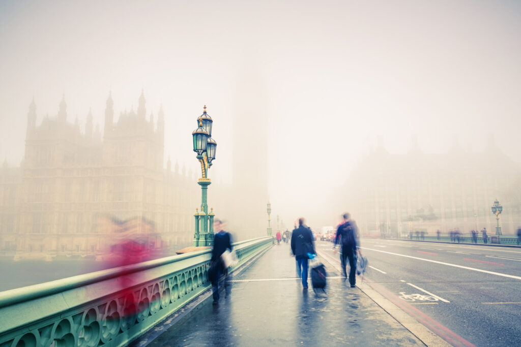 英国紳士はなぜ傘をささないのか｜イギリスの傘文化と暮らしから学ぶ家づくり