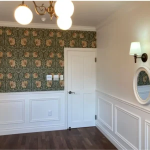 アクセントクロスの部屋|リフォームデザインで暮らしを整える|間取り・素材・照明がつくる快適な住空間