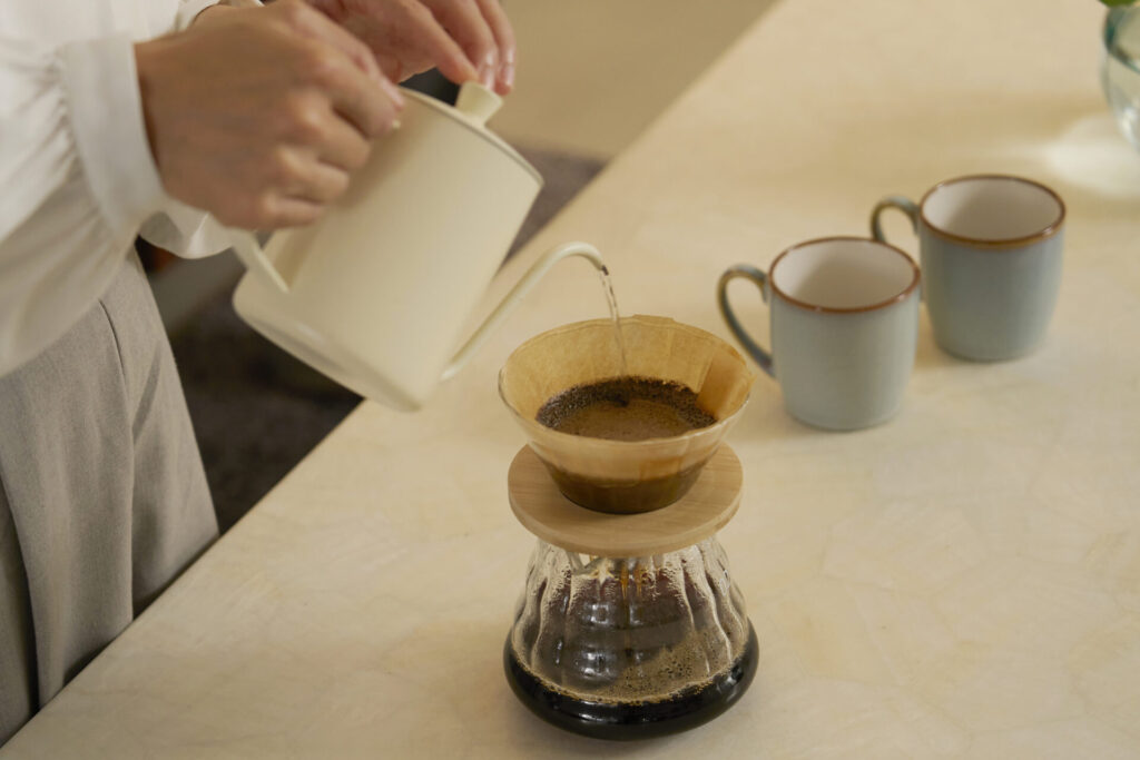 「パリの部屋」に学ぶインテリア術|小さな空間でも叶う上質でおしゃれな部屋づくり