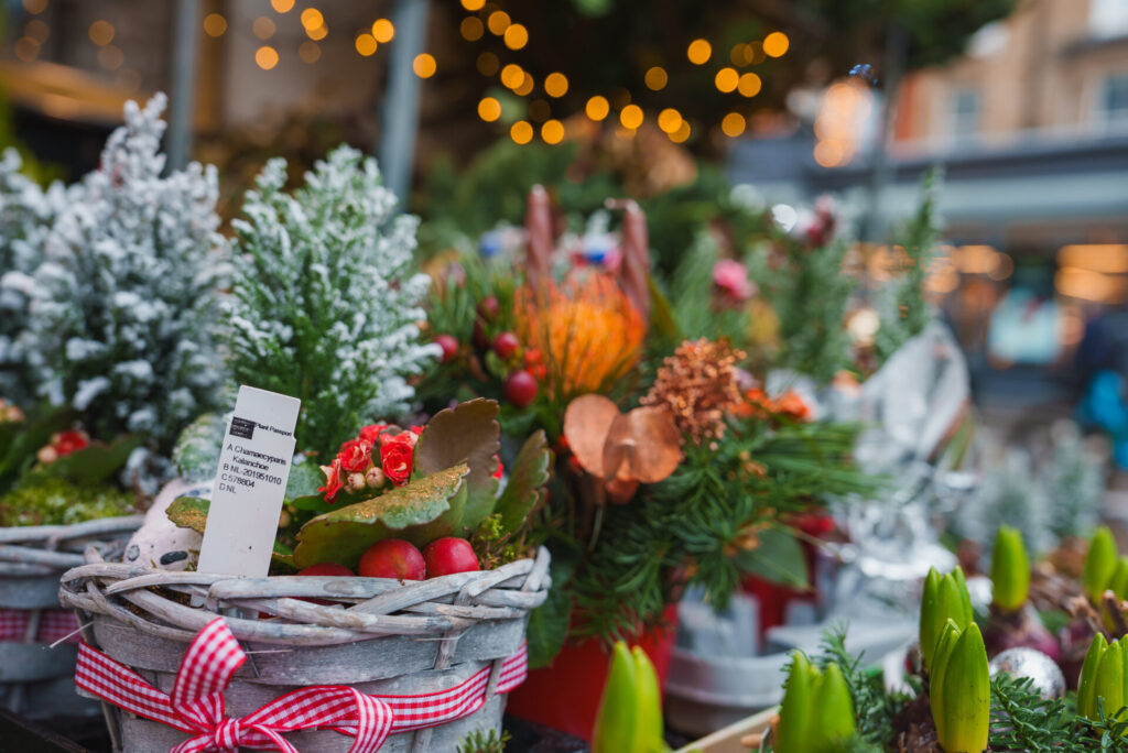 イギリスの街角｜ロンドンの「クリスマスマーケット」に学ぶ｜「冬の住まい」が華やぐ演出術
