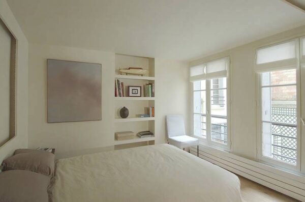 「パリの部屋」に学ぶインテリア術|小さな空間でも叶う上質でおしゃれな部屋づくり