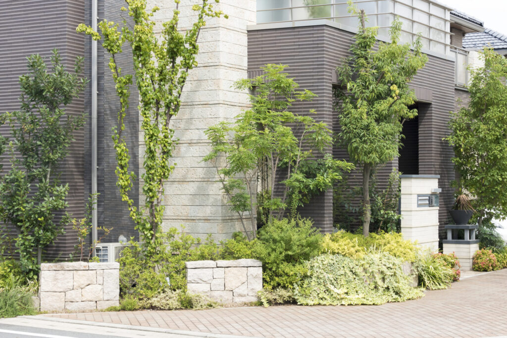 外観|注文住宅の玄関で後悔しないために|美観と機能を整える3つのポイント・間取り・玄関収納の考え方を解説