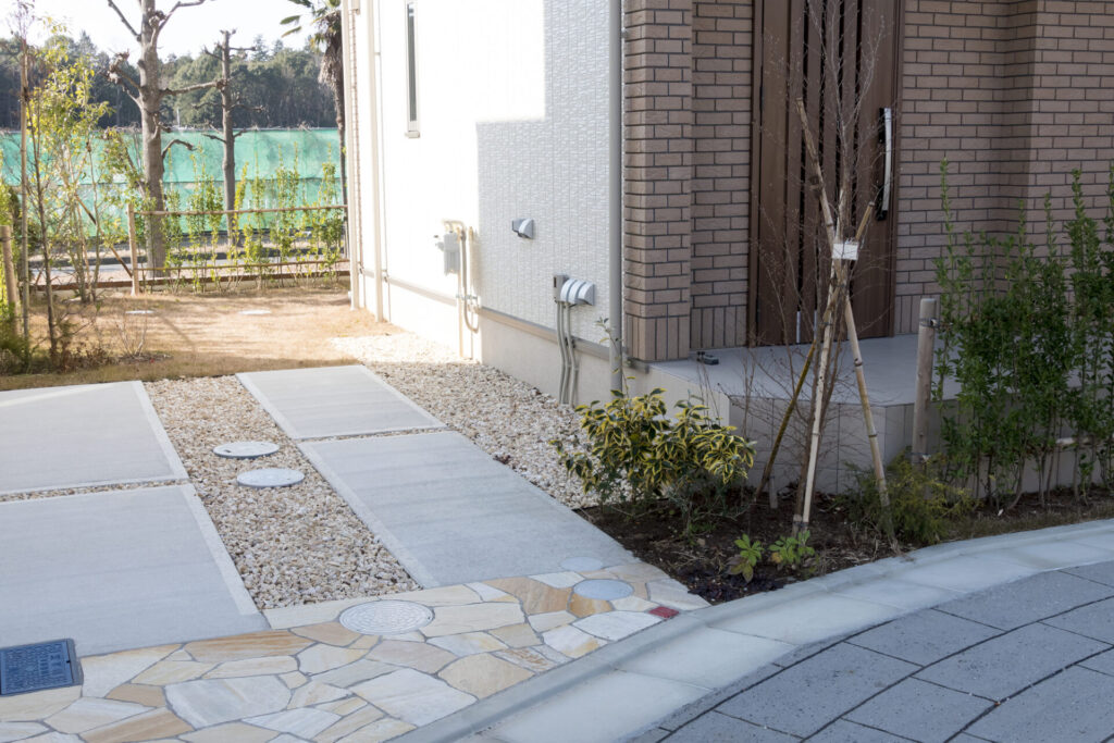 玄関植栽|注文住宅の玄関で後悔しないために|美観と機能を整える3つのポイント・間取り・玄関収納の考え方を解説