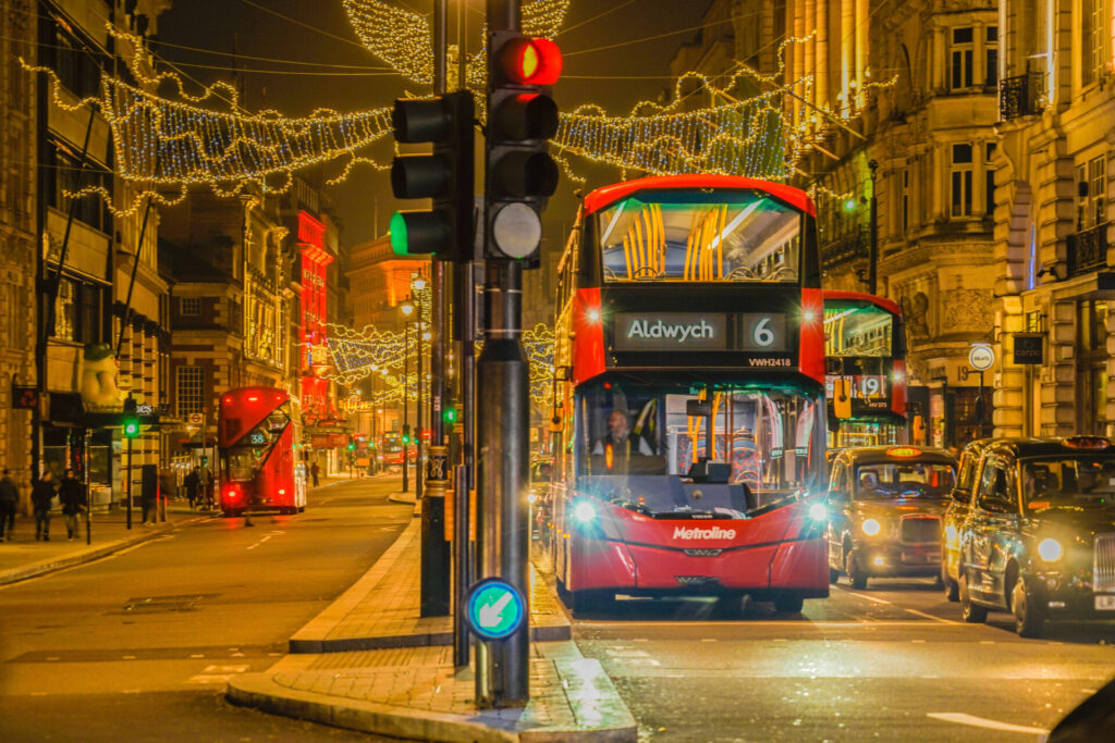 ロンドン市街｜ロンドンの「クリスマスマーケット」に学ぶ｜「冬の住まい」が華やぐ演出術