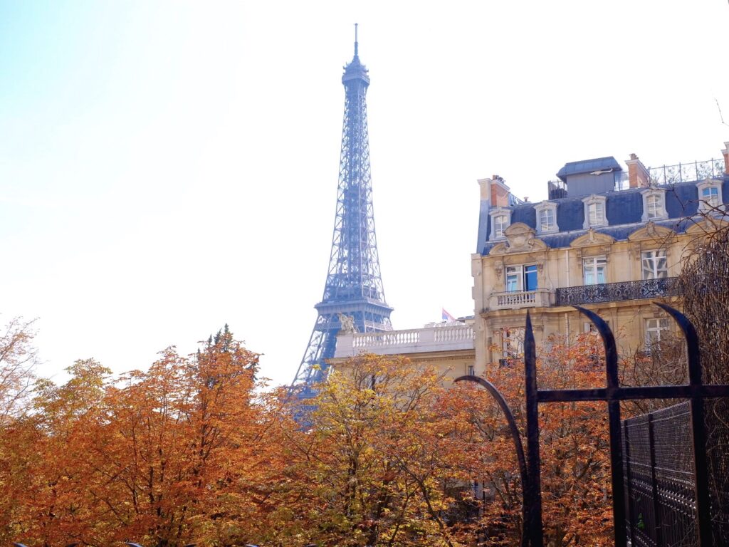 「パリの部屋」に学ぶインテリア術|小さな空間でも叶う上質でおしゃれな部屋づくり