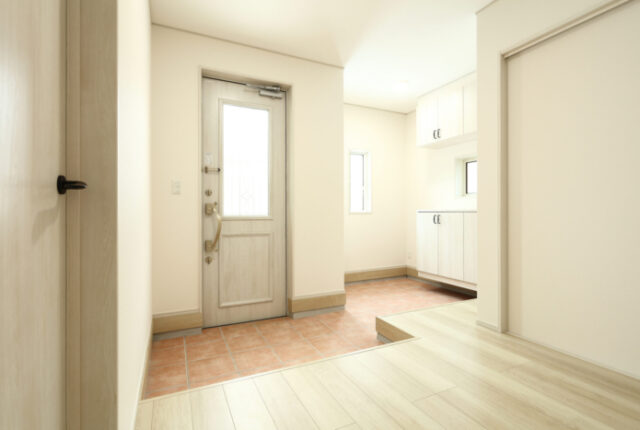 玄関ホール｜注文住宅の玄関で後悔しないために｜美観と機能を整える3つのポイント・間取り・玄関収納の考え方を解説