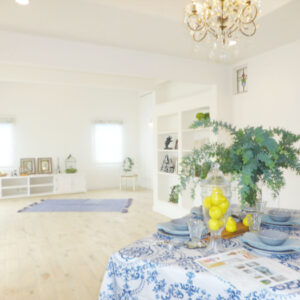 リビングを「広く見せる」ための工夫とは｜間取り・家具配置・内装のポイント