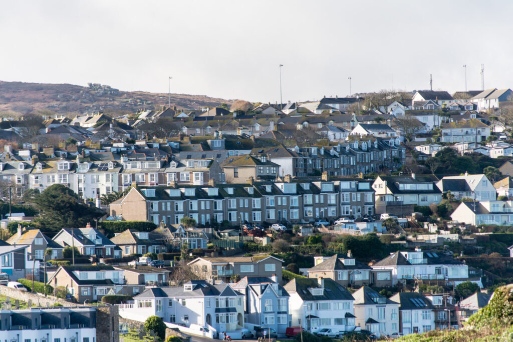 イギリスの「テラスハウス」が美しい理由とは｜街並みになじむ外観と植栽のポイント