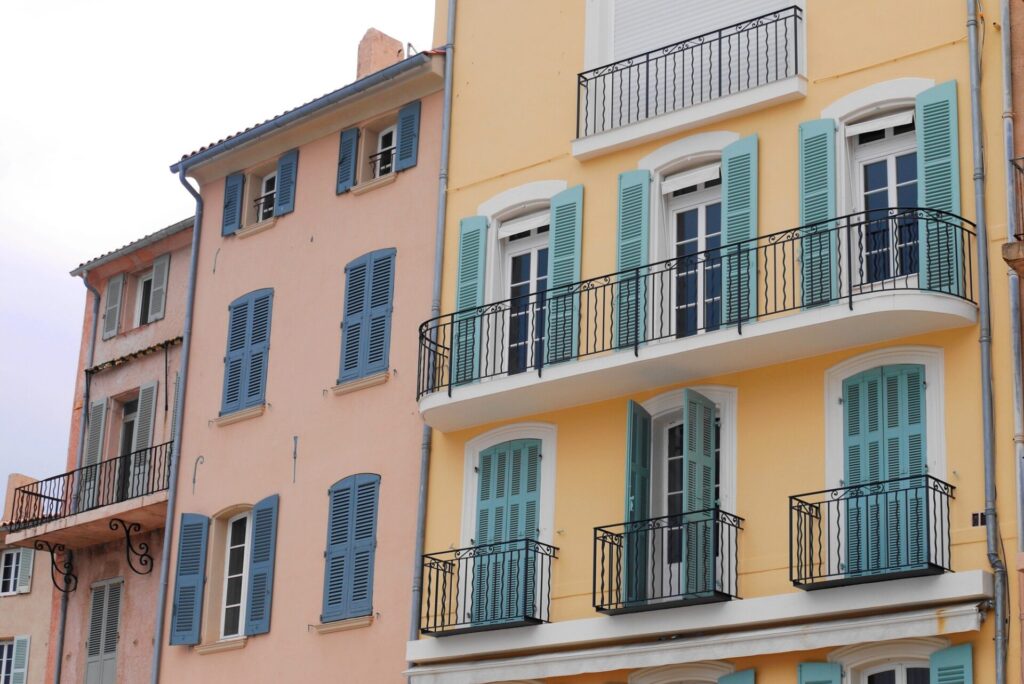 フランスの夏は想像以上に暑い|暑さと共に生きる住まいと暮らしの工夫を解説