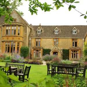 イギリスのマナーハウスに学ぶ|格式と温もりが共存する住まいの美学を解説